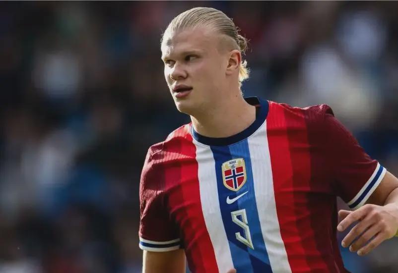 记者：邵佳一执教国足会带着部分在青岛西海岸的助手