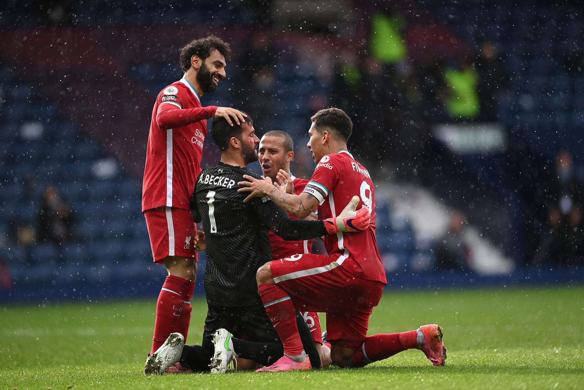 懂球帝12周年120大瞬间决赛：梅西捧大力神杯PK武磊绝平巴萨（懂球帝12周年120大瞬间终极对决：梅西高举大力神杯对阵武磊绝平巴萨）