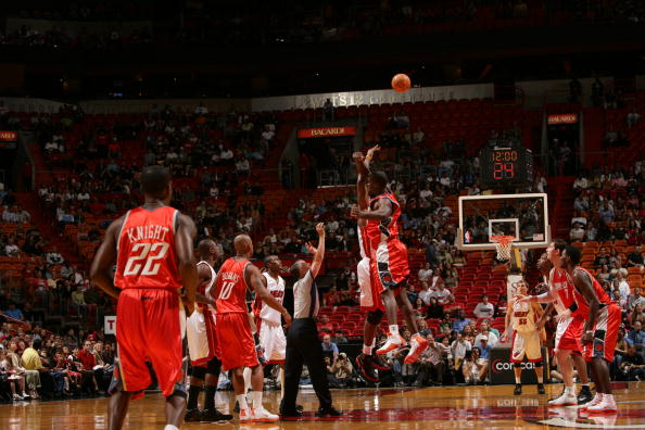 老队友见面，埃泽和奥利塞赛后交换了球衣（旧友重逢：埃泽与奥利塞赛后互换球衣）