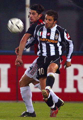 曼晚：不败加冕，阿莫林称曼联已克服了重大的心理障碍（曼晚：以不败姿态登顶，阿莫林称曼联已跨过心理大关）