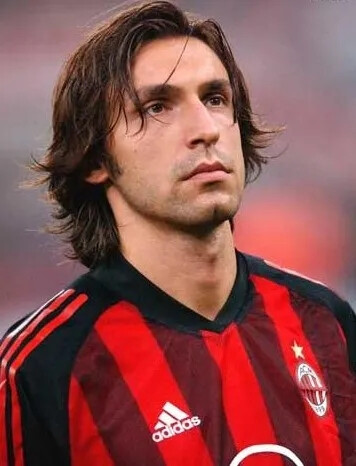 再遭失利，内马尔不满自己被换下并直接返回更衣室（再度失利，内马尔不满被换下径直返回更衣室）