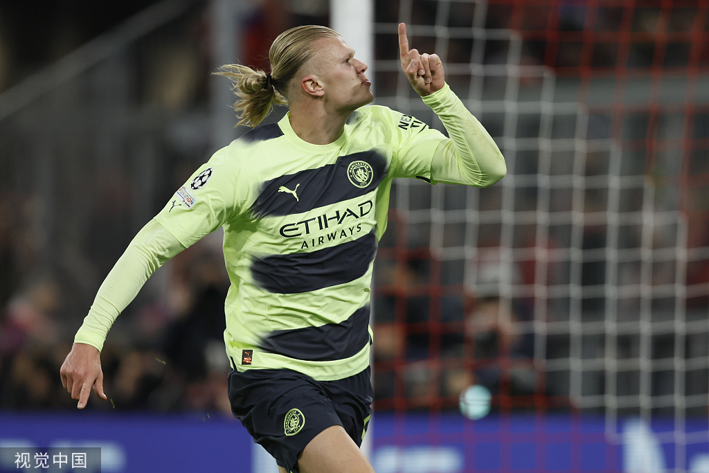 为欧洲杯预热，半决赛及决赛举办场地温布利球场进行无人机表演（欧洲杯预热：半决赛与决赛场地温布利球场上演无人机表演）