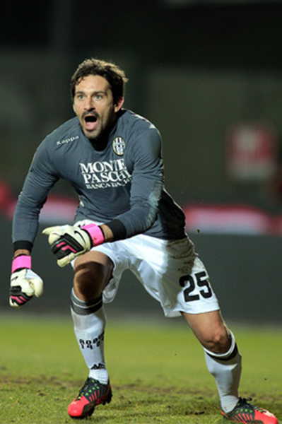 全北现代队长朴镇燮将加盟浙江队，补强后防，提升球队竞争力。（全北现代队长朴镇燮即将加盟浙江队，强化后防，提升竞争力）