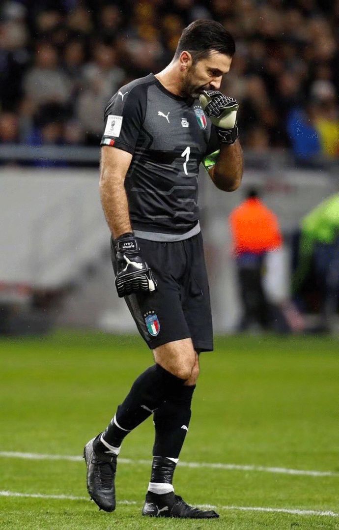 珀斯主帅：我是球队的昆汀·塔伦蒂诺，足球会占据我全部生活（珀斯主帅自称球队的塔伦蒂诺：足球占据了我的全部生活）