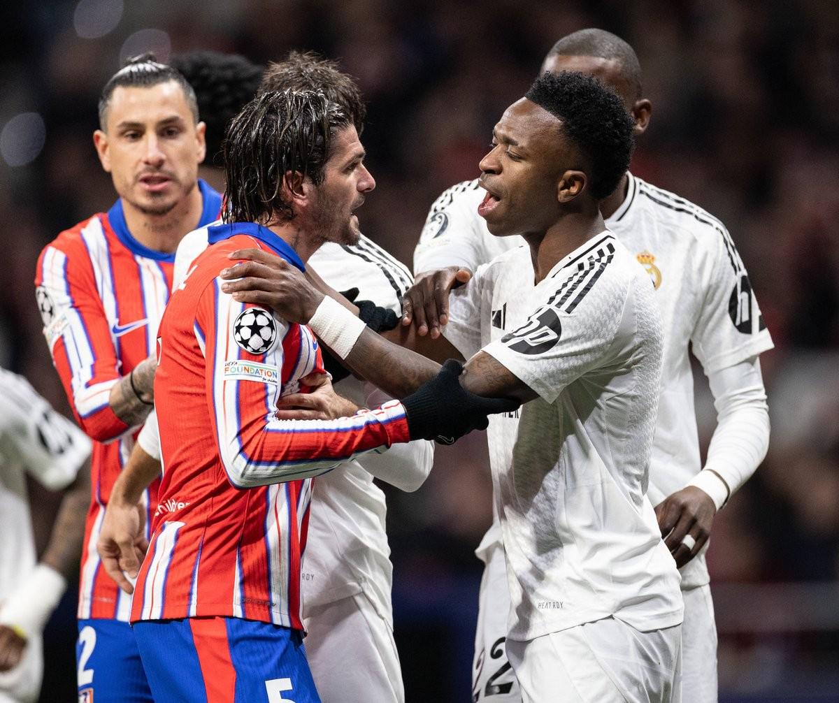 外媒：国米正在尝试引进哈伊杜克18岁中卫布拉尼米尔（据外媒报道，国际米兰正推进引进哈伊杜克18岁中后卫布拉尼米尔）