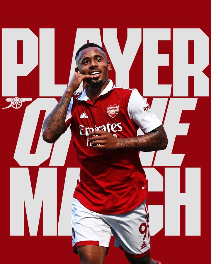 马刺半场4人得分上双，命中11记三分领先鹈鹕20分（马刺半场四人上双，飙进11记三分领先鹈鹕20分）